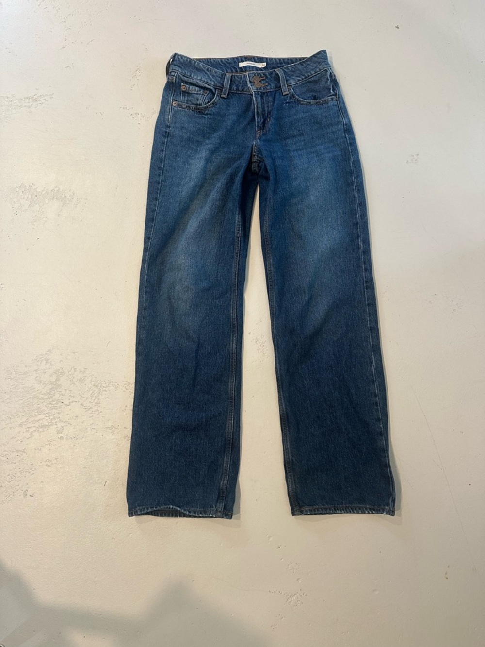 Women’s loose Jeans in Dark/medium wash